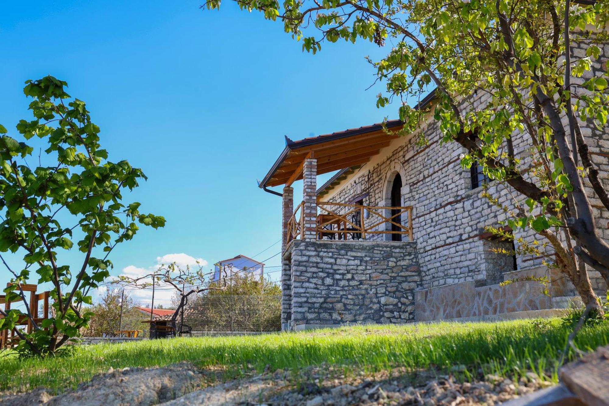 Villa Shpiragu Village Experience Berat Exterior photo
