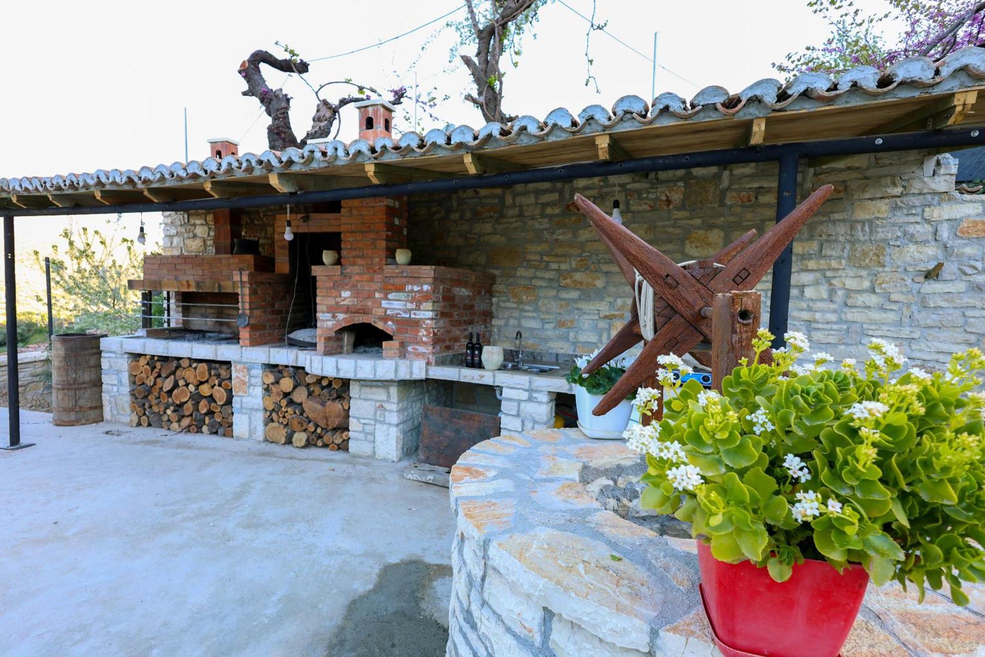 Villa Shpiragu Village Experience Berat Exterior photo